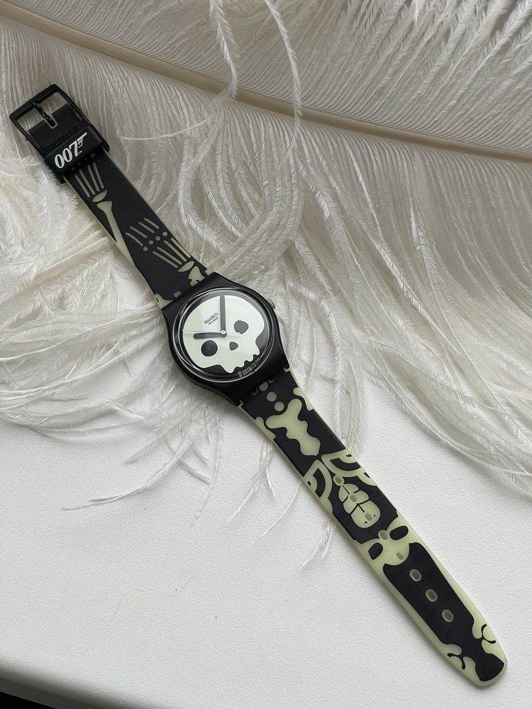 Годинник SWATCH 007 BARON SAMEDI Villian Collection