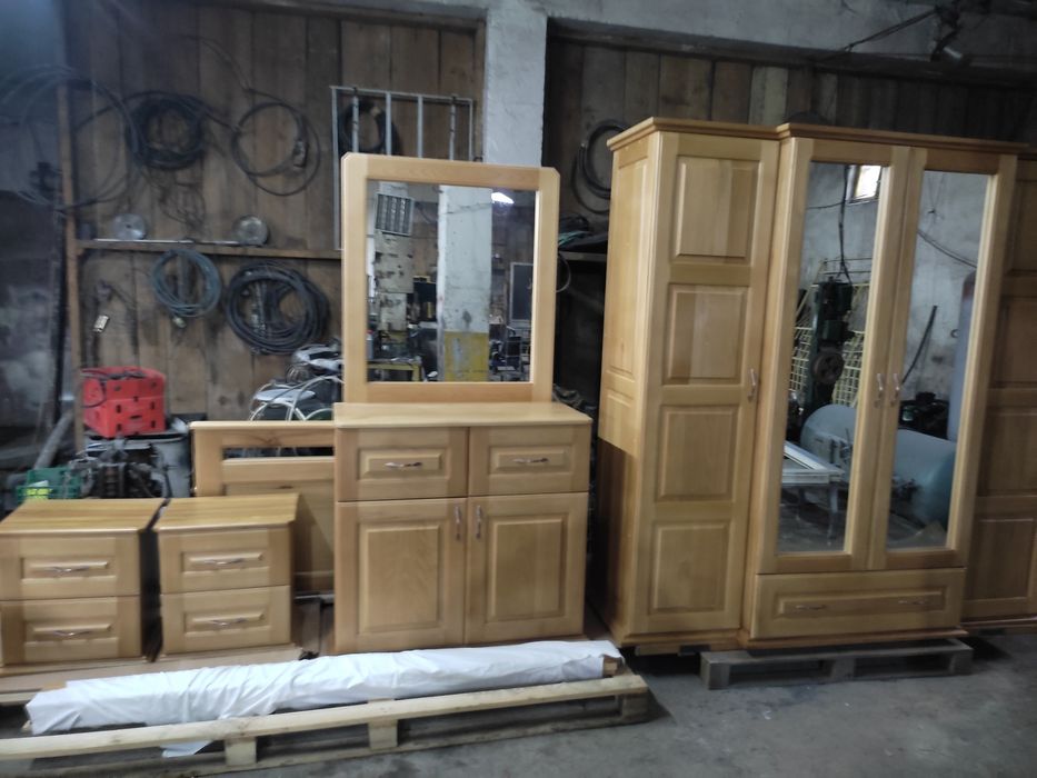 Продаю нову спальну ручної роботи