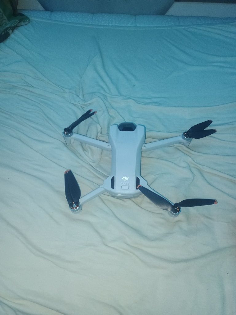 Dji mini 3 wszystko sprawne dron był używany z dwa razy