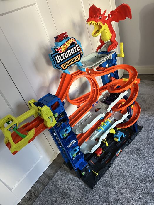Hot Wheels City Mega Garaż, Atak smoka