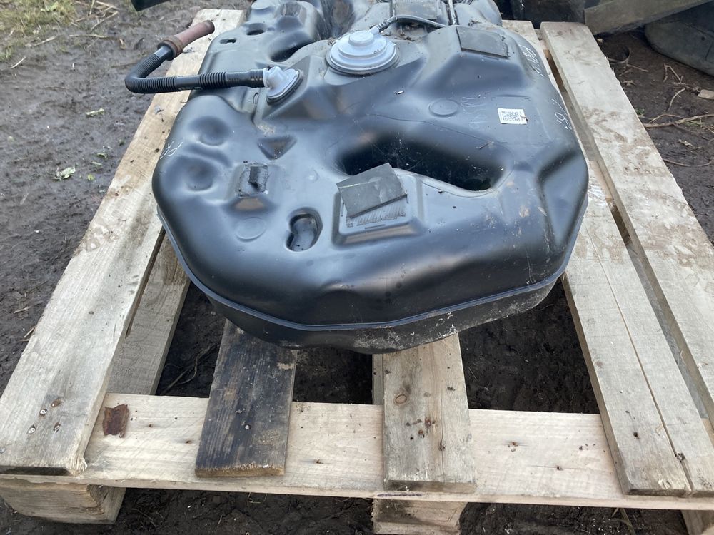 Бак бензобак паливний топливний Toyota Prius 30 09-15 77111-0bj00