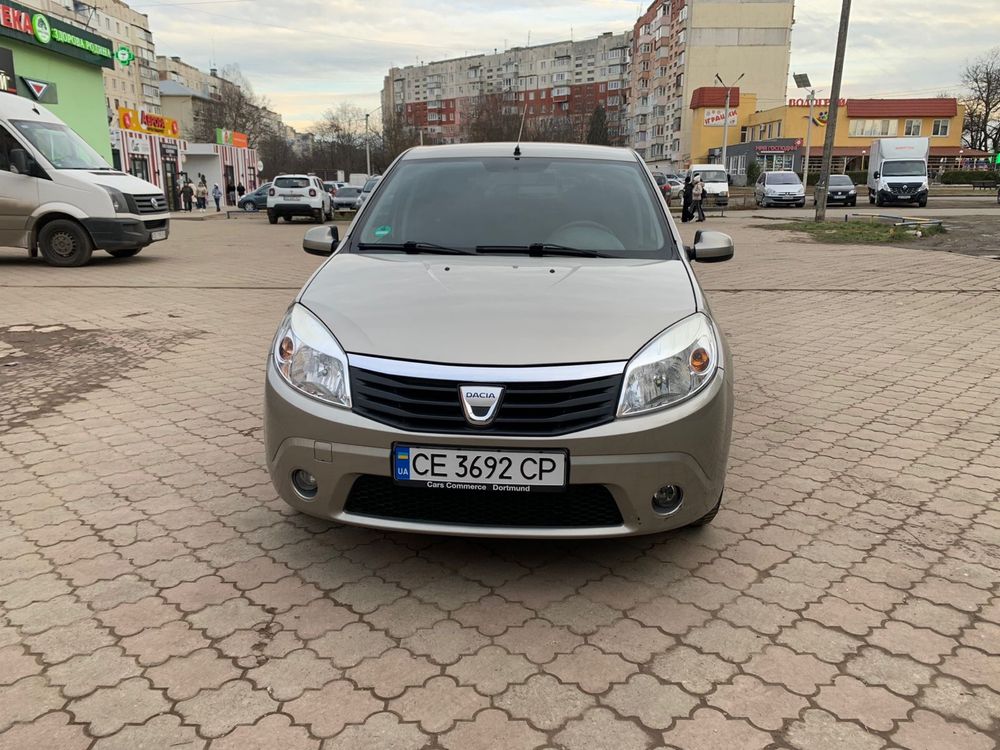 Dacia Sandero 1.6mpi. Хороший стан.
