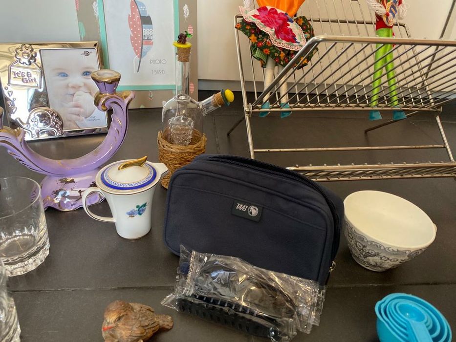 Louça e artigos de decoração : lote 55 peças