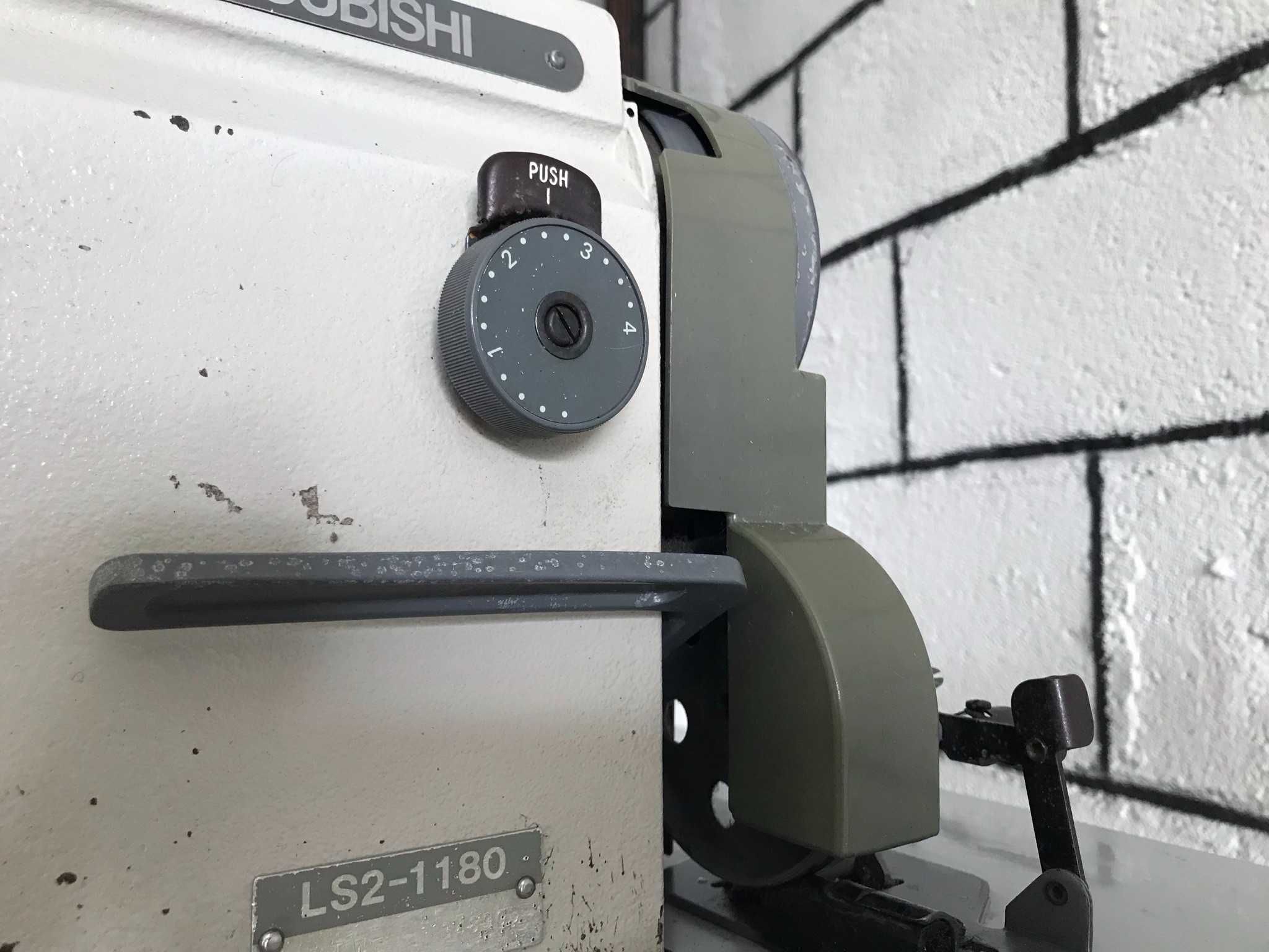 Maquina industrial Ponto corrido com corte de Linha
