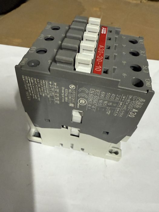 Контактори, автомати, допоміжні контакти.