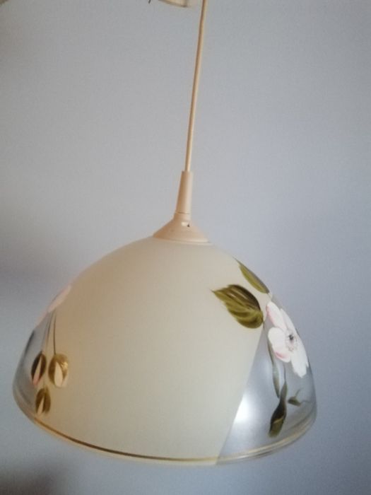 Lampa wisząca żyrandol zwis zdobiona kwiaty szklana do kuchni 60W