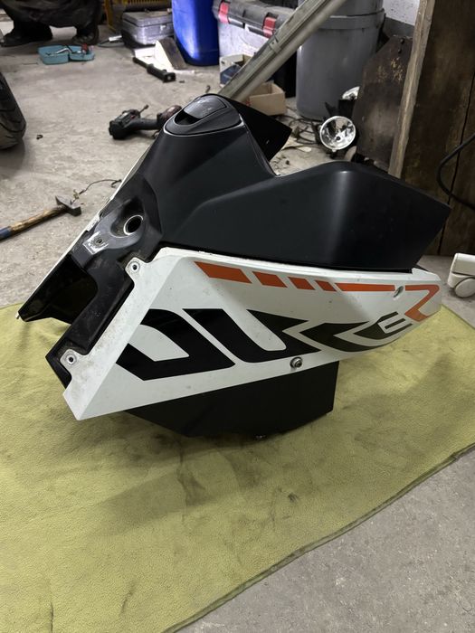 Zbiornik paliwa, bak + owiewki do KTM 690 z 2010