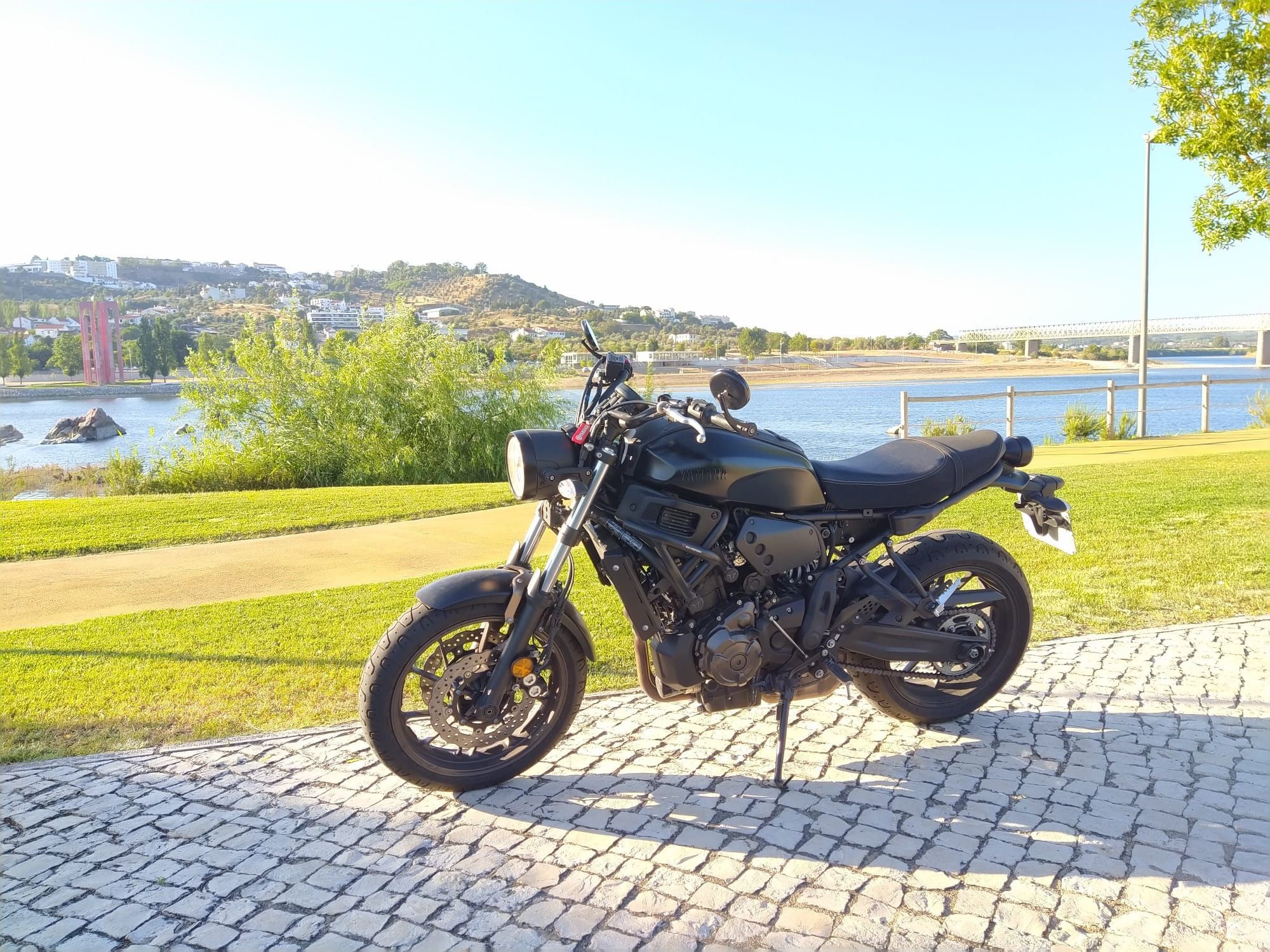 Yamaha xsr700 preta 2020, 5000km como nova, sempre em garagem.