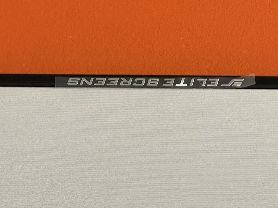 Projektor Samsung The premiere 120 cali 4K wraz z ekranem wart 8 tys