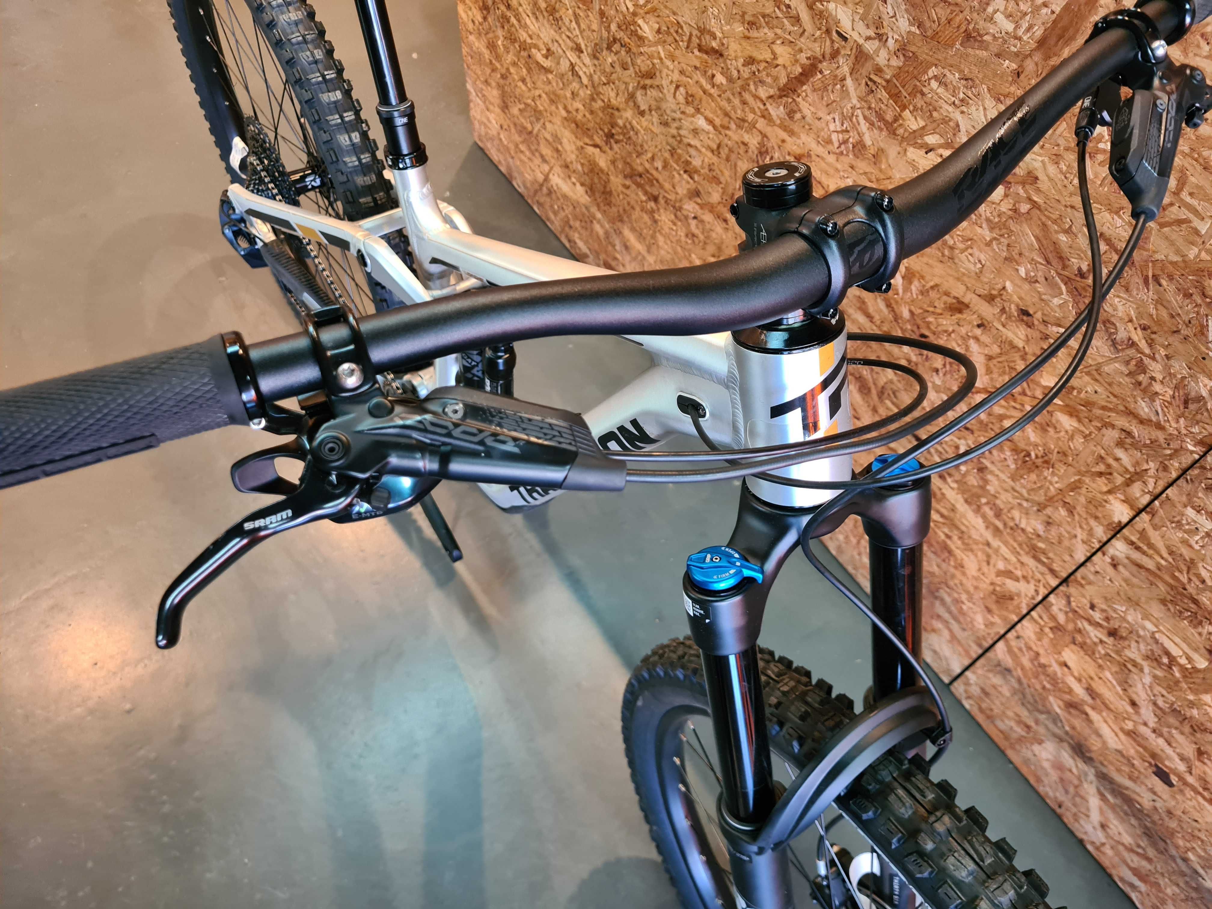 Bicicleta Enduro TRANSITION Spire M  (como nova)