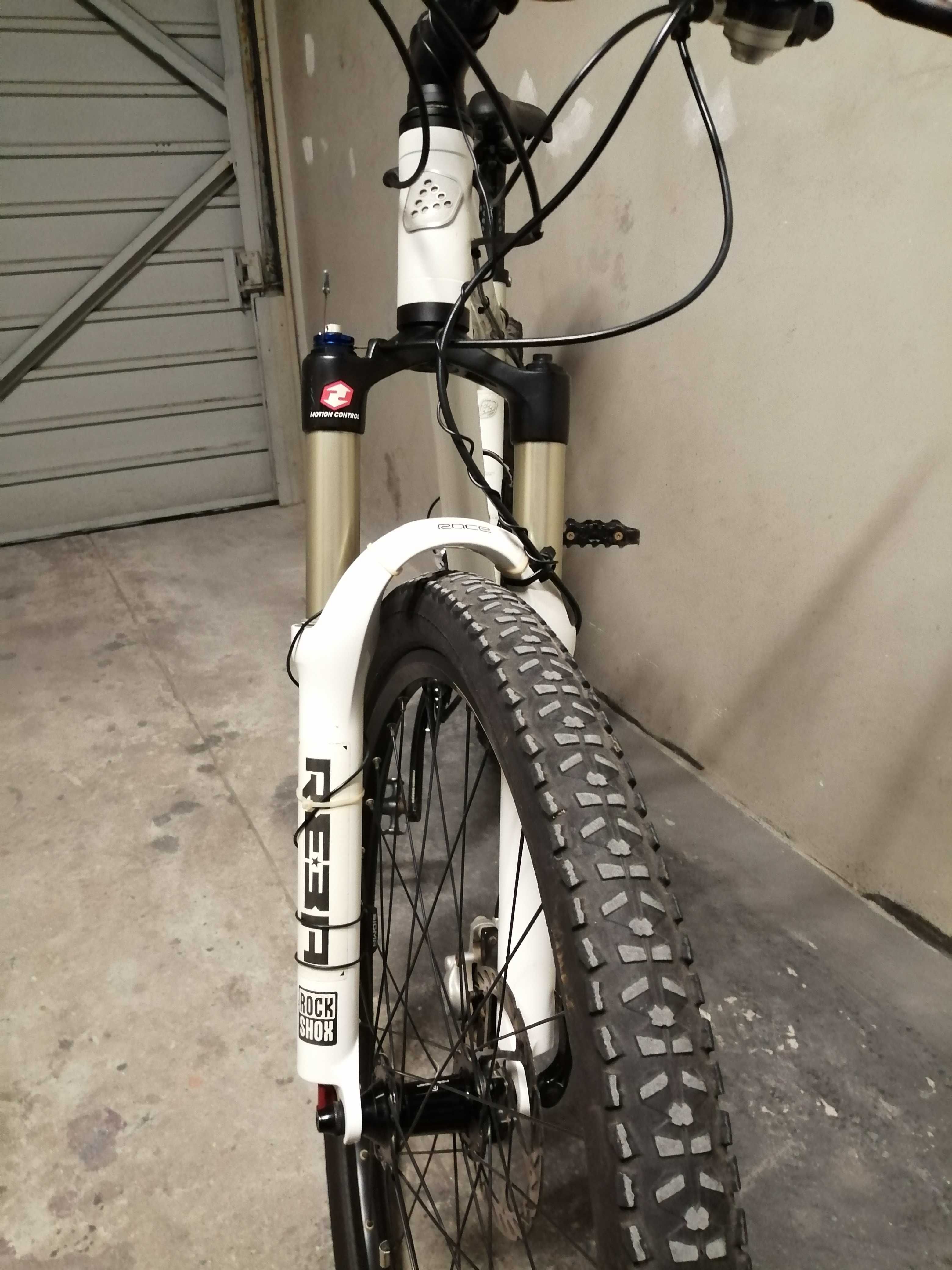 Bicicleta Rockrider 8.2