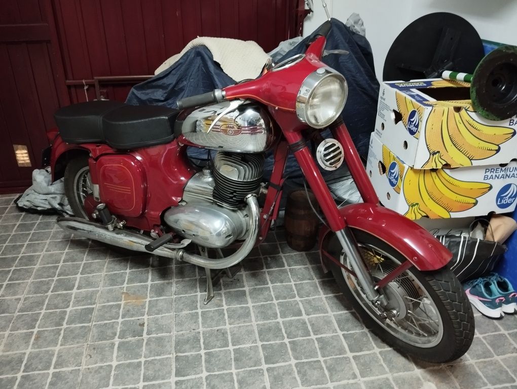 Antiga Moto Jawa 250