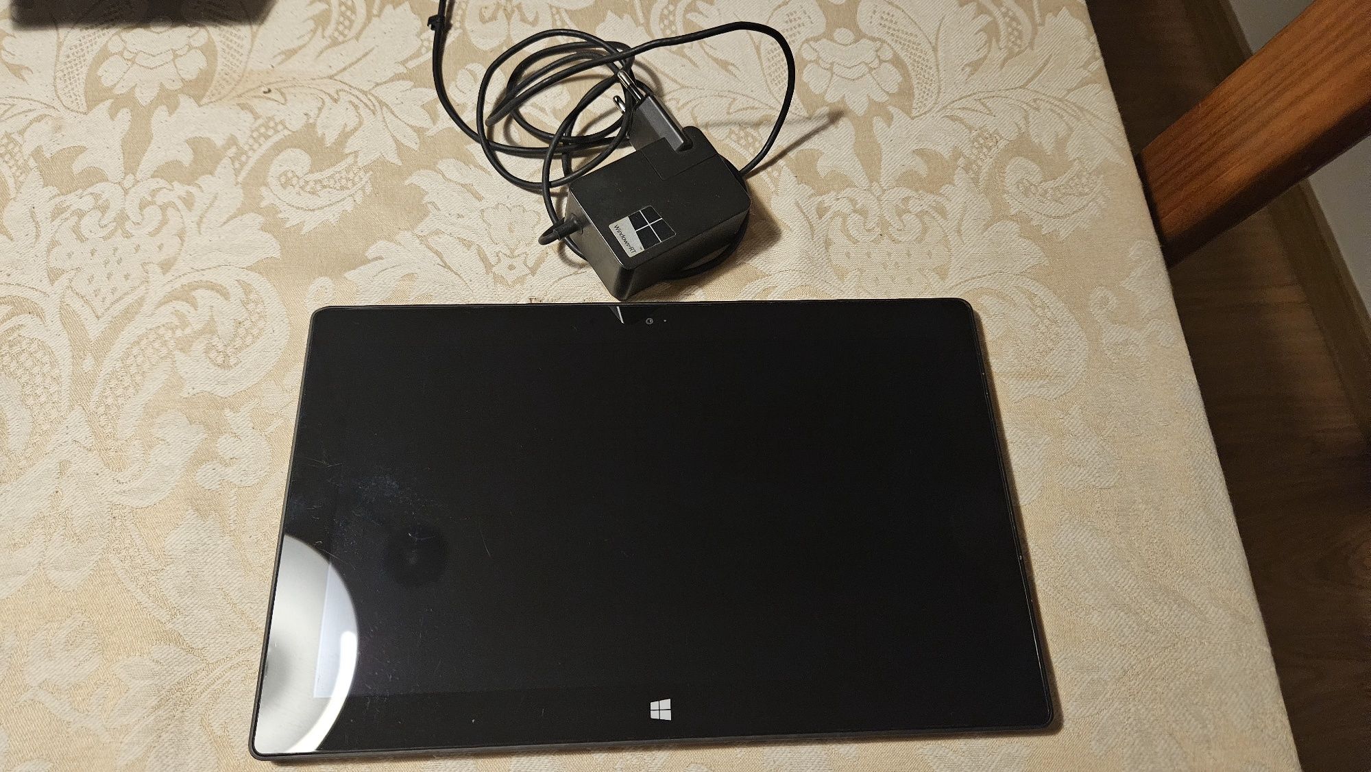 PC Assus + PC HP com oferta Tablet Surface