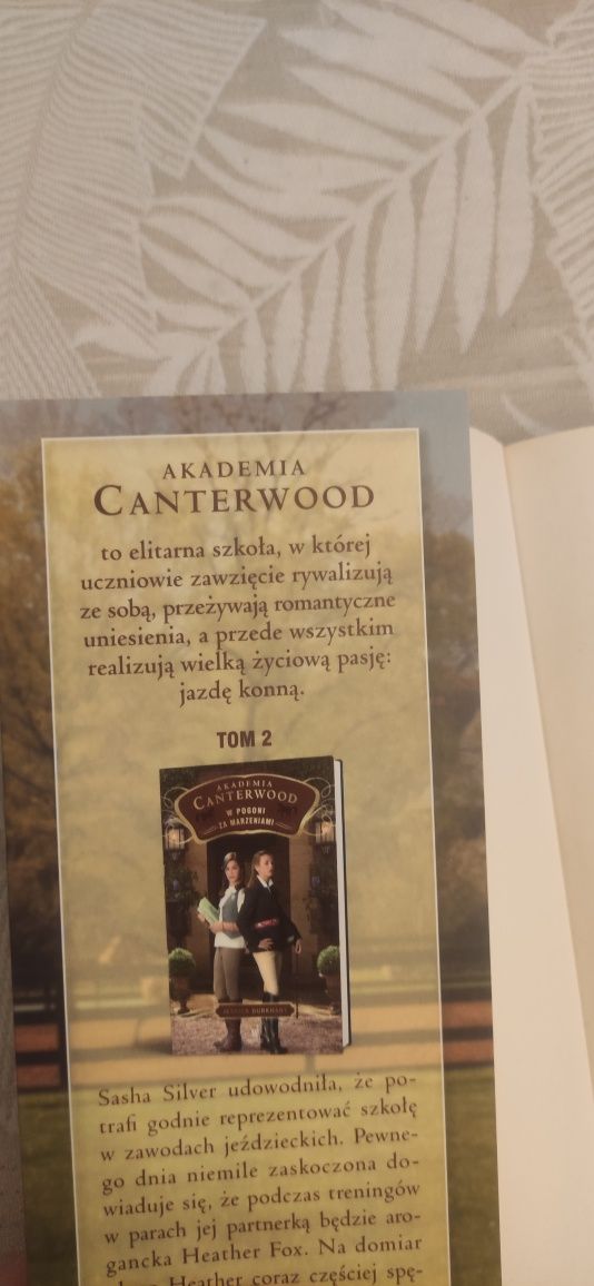 Seria książek pt. "Akademia Canterwood".