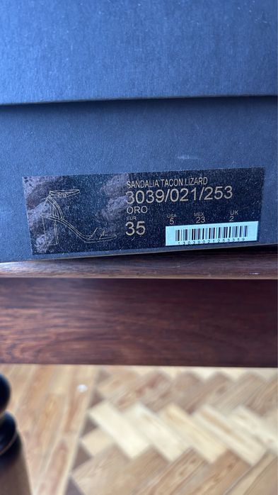 Sandálias douradas Massimo Dutti