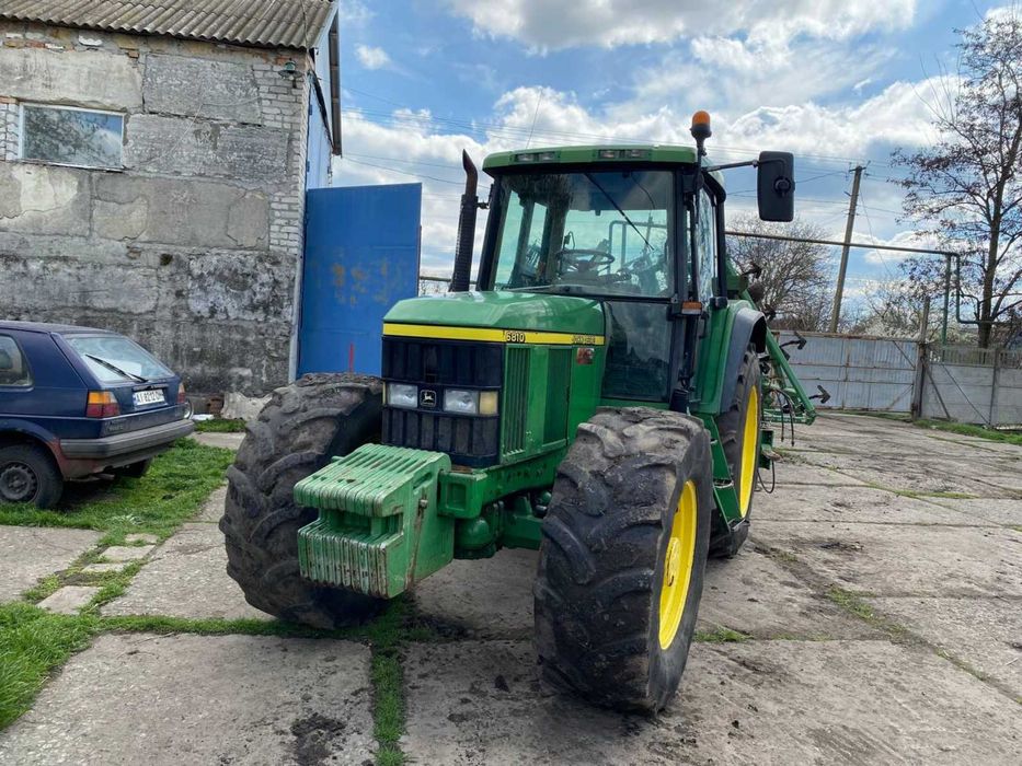 John Deere 6810 трактор сільськогосподарський