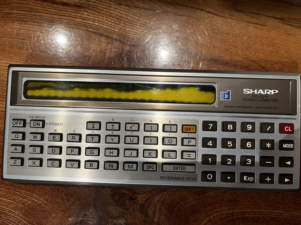 Retro, pierwszy komputer kieszonkowy Sharp PC-1211