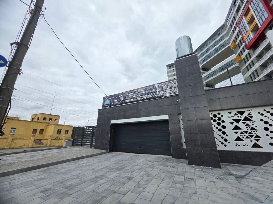 D1M Здам в оренду паркомісця в підземному паркінгу в центрі міста.