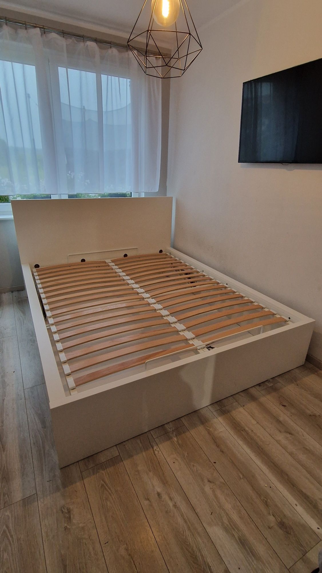 Łóżko Ikea Malm 160×200 z pojemnikiem.