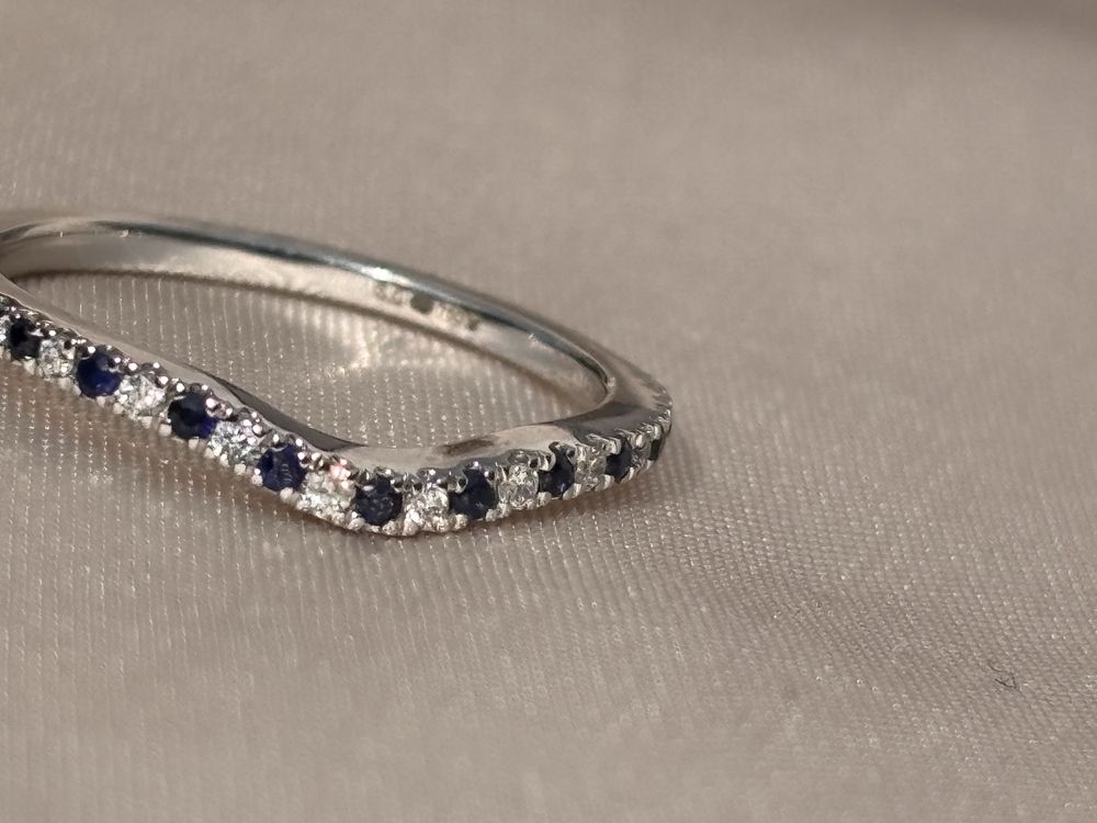 Piekny pierscionek Vera Wang  złoty 750 szafiry i diamenty