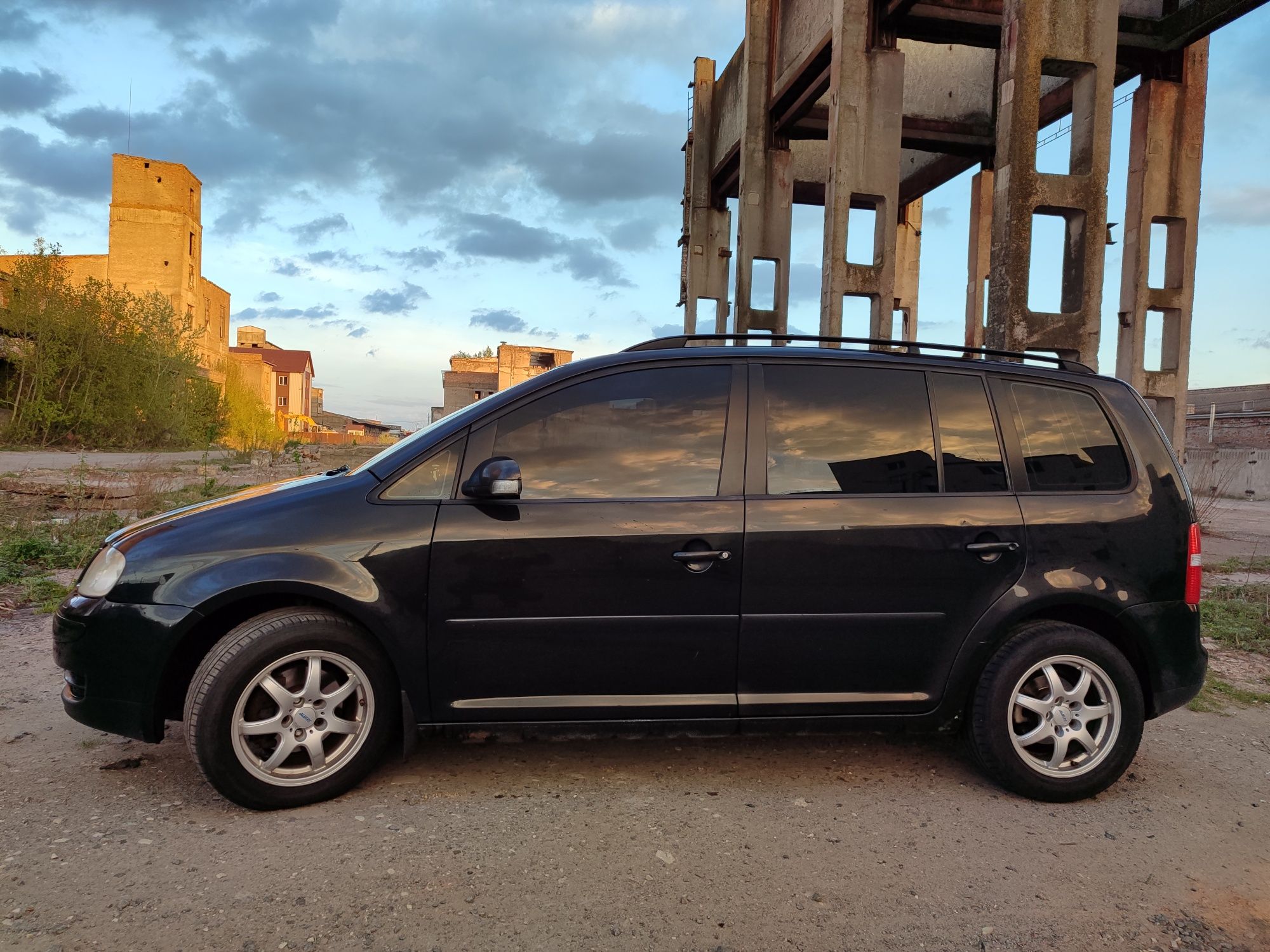 Volkswagen touran