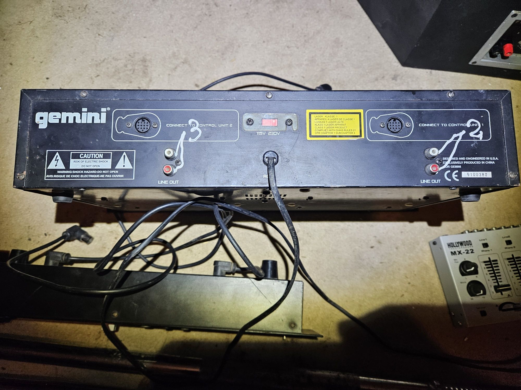 Odtwarzacz płyt GEMINI CD 200 + mixer