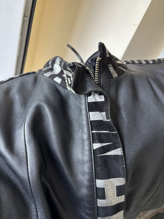 Шкіряна куртка.