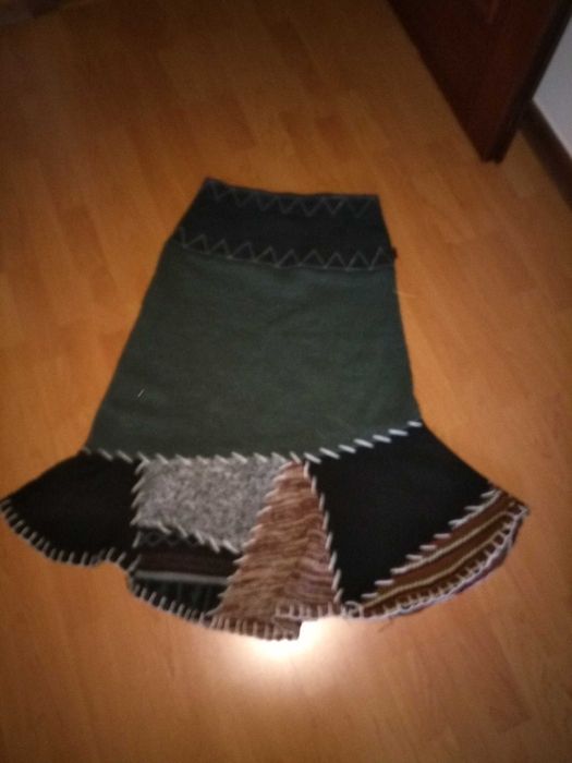 Saia de Lã, única, feita artesanalmente.