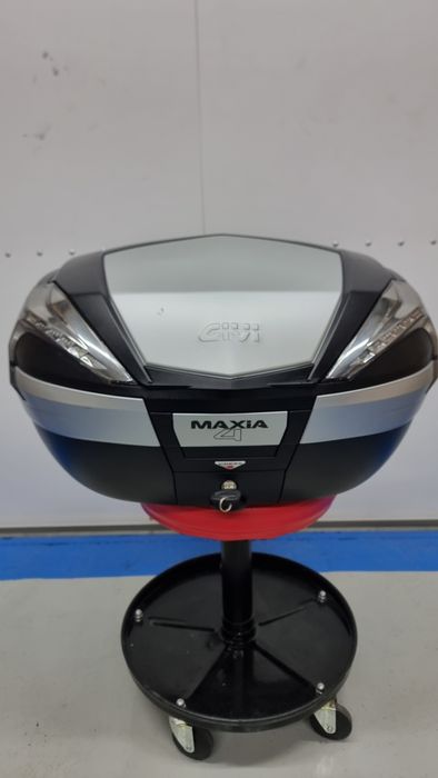 Kufer givi maxia V56 led