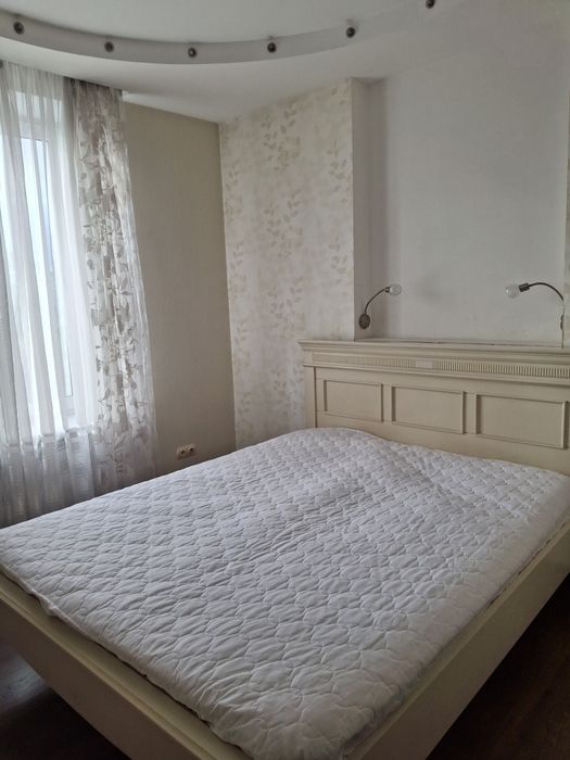 2-кімнатна квартира в оренду,7 п, з паркінгом біля метро.