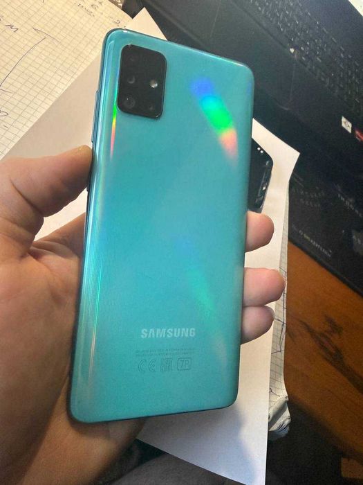 Продам Samsung Galaxy A51 4/128GB чехол у подарунок новий