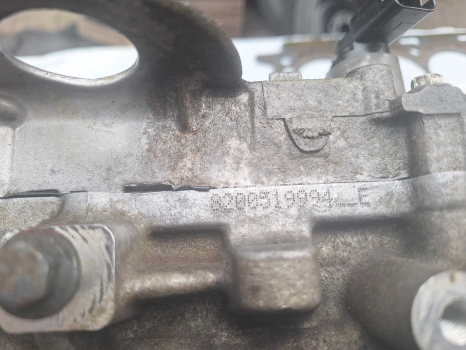 Trafic, Vivaro 2.0DCI M9R głowica, wałki  OE8200.519994 E