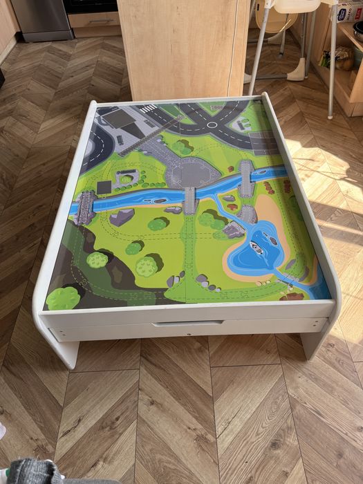 Stolik do zabawy z szufladą