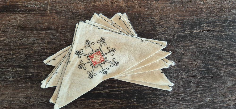 zestaw 6 uroczych francuskich haftowanych lnianych serwetek boho antyk