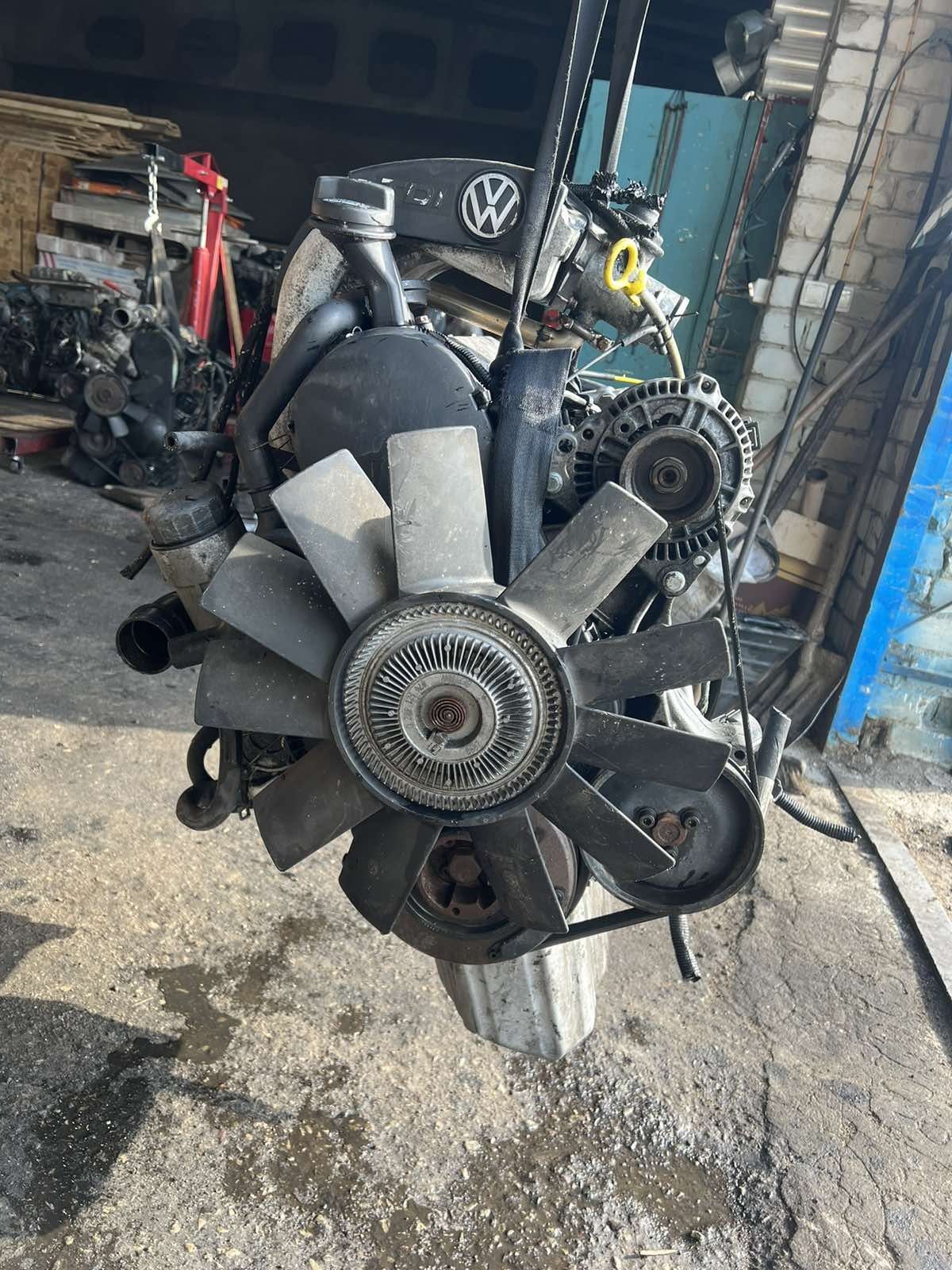 Мотор двигун Фольксваген лт 35 2.5тді  Volkswagen LT 35 2.5 tdi