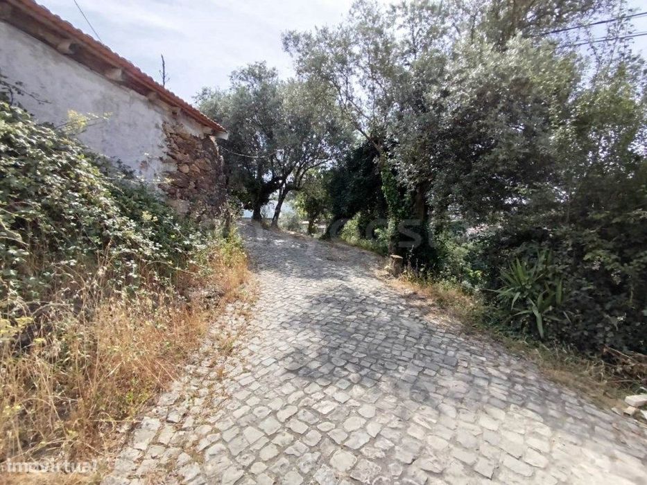 Moradia totalmente remodelada situada na Carapinheira da Serra, Coi...