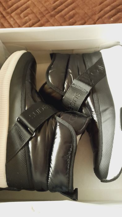 Новые. Дутики водонепроницаемые.  Calvin Klein. Оригинал. Размер 9/40.