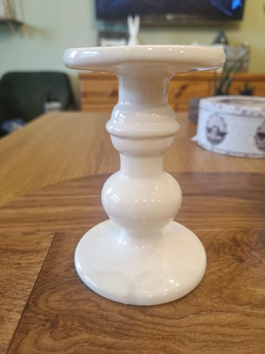 Świecznik porcelanowy śmietankowy