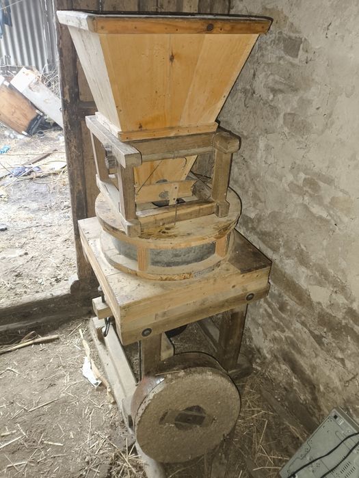 Млин на жорнах з каменю