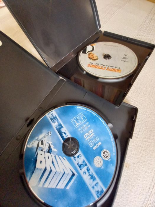 Dois dvds dos Monty Phyton originais