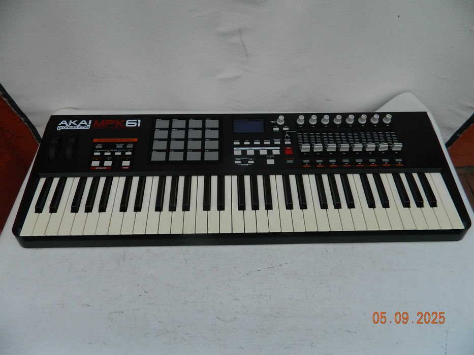 AKAI MPK 61 klawiatura sterująca