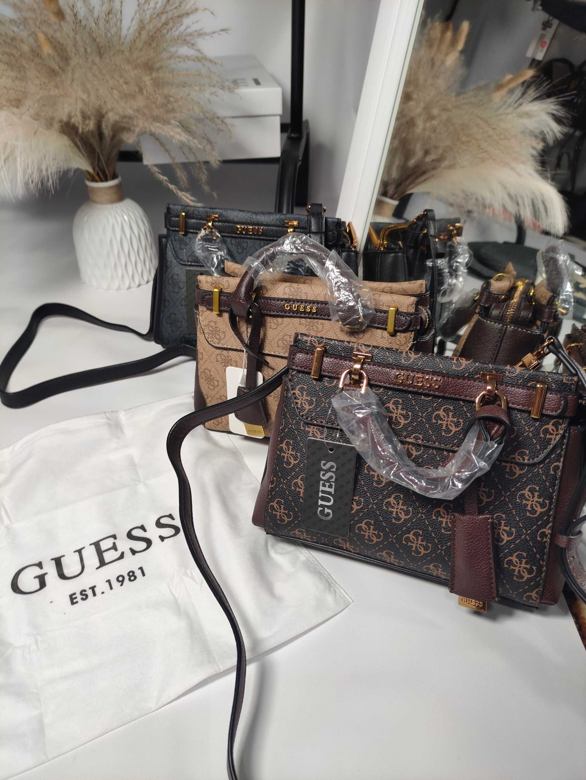 Сумка Guess Sestri. Монограмна сумка гесс
