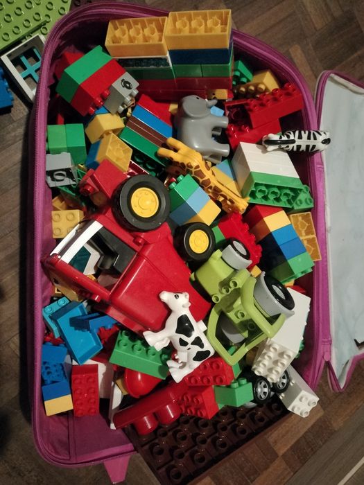 Várias peças LEGO Duplo