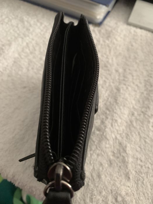 Carteira preta em pele nova