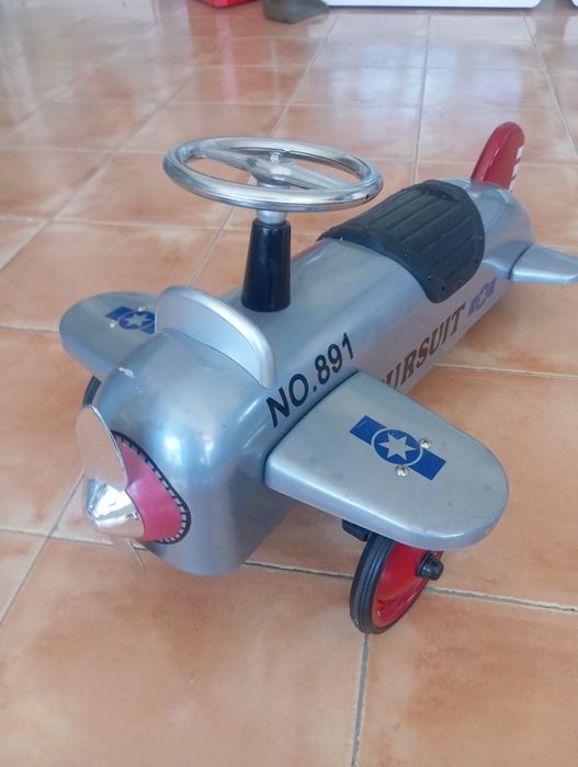 Triciclo avião metal