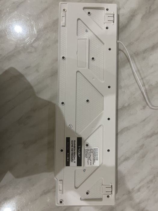 Продам б/у клавіатуру T-Wolf TF230 біла,безвучна).