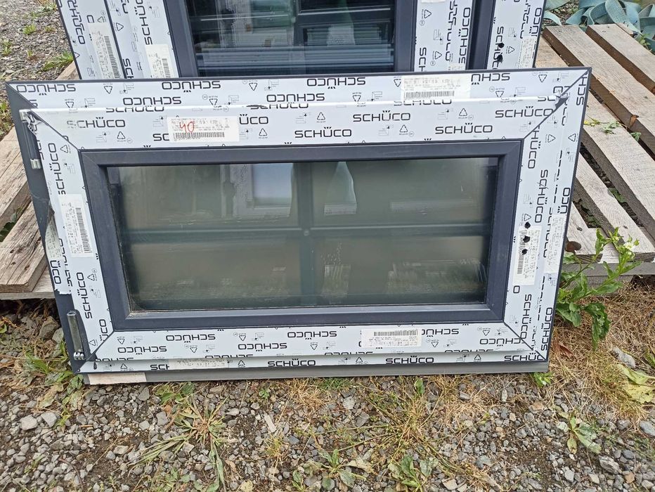 Okno pcv 82/48 antracyt łazienkowe