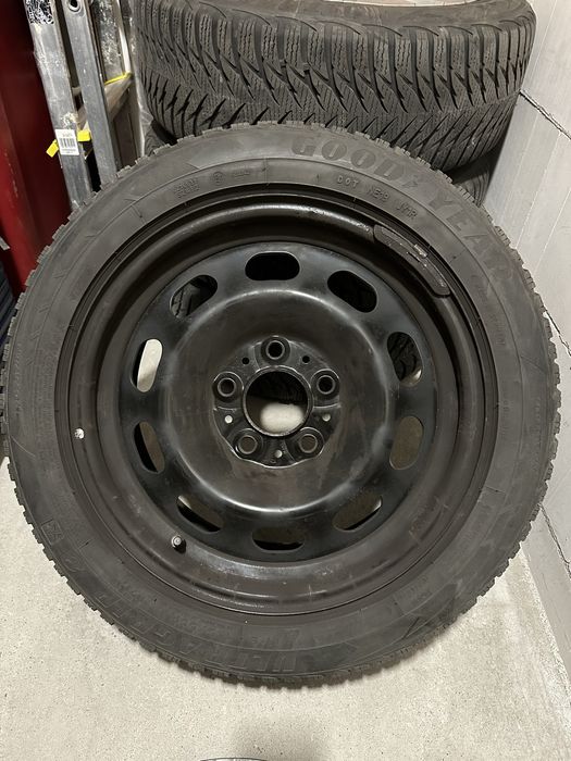 Kola zimowe Good Year  Ultragrip 8