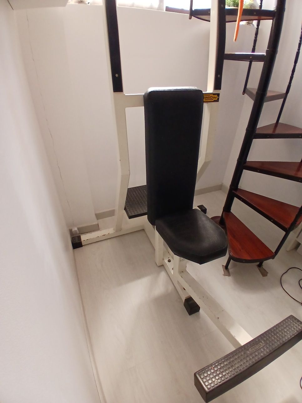 Technogym banco livre de press ombro