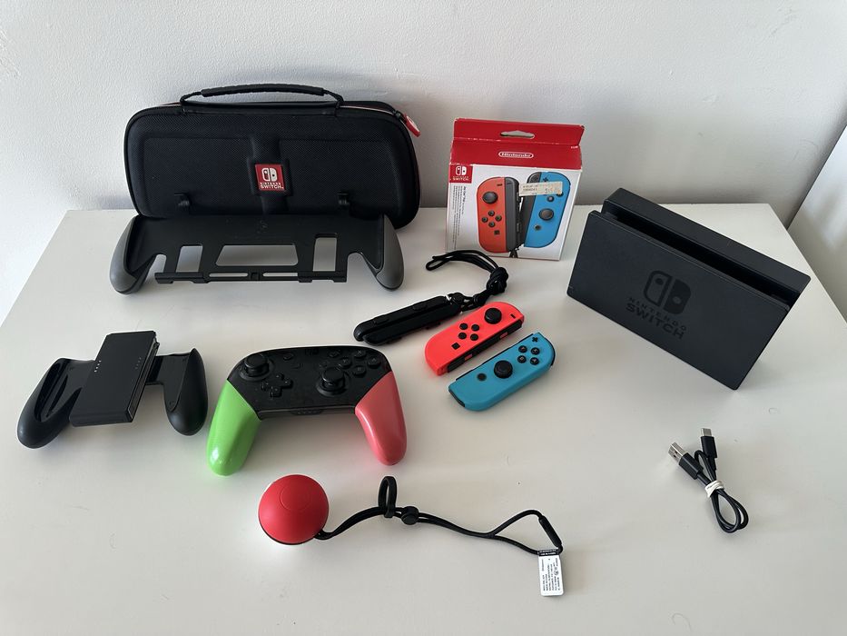 Akcesoria nintendo switch, pad, joy con, stacja dokujaca, pokeball
